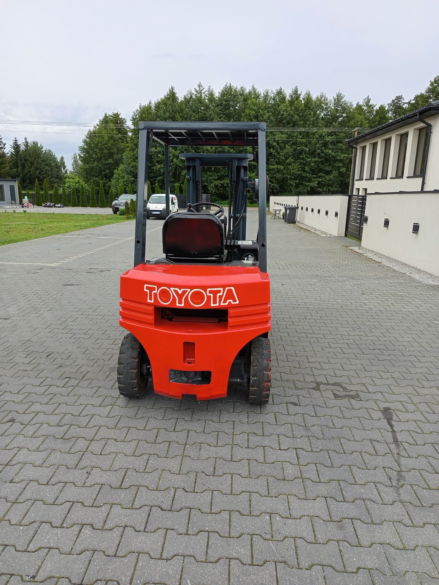 Sprzedam wózek widłowy Toyota udźwig 2 ton tripleks przysow boczny