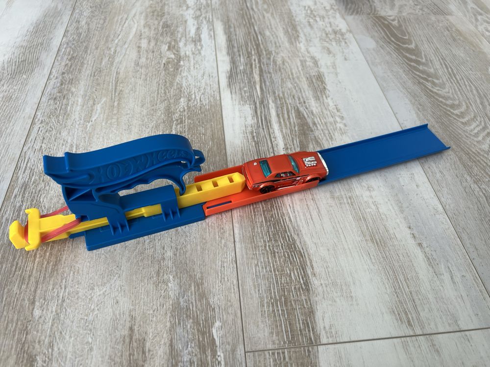 Трек Hot Wheels + машинка