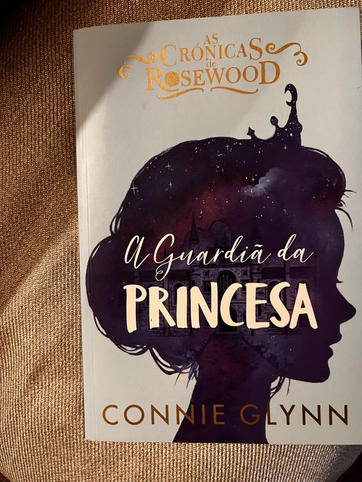 As Crónicas de Rosewood", da autora Connie Glynn