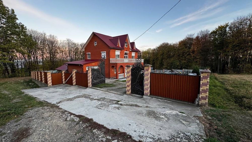 Продаж 8-ми кімнатного будинку, в с. Нові Бросківці (150м, від дороги)