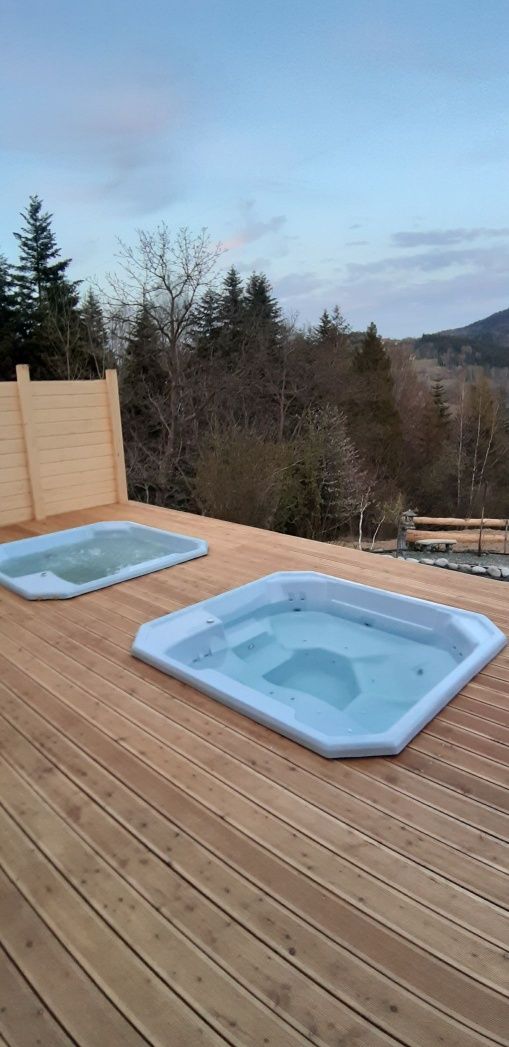 Jacuzzi SPA basen poliestrowy ogród taras wakacje altana balkon piec