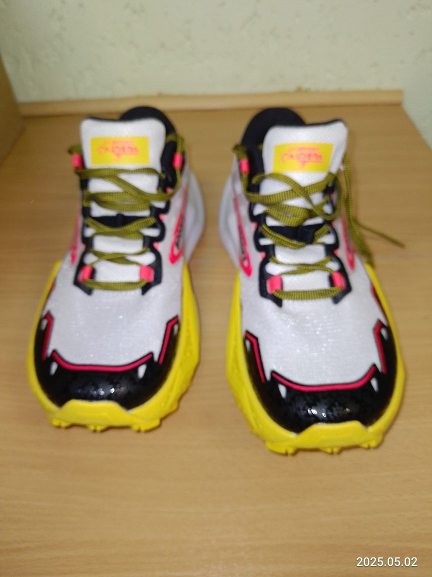 Кросівки жіночі Brooks Caldera 7 Trail Running Shoes White 120404-1B09