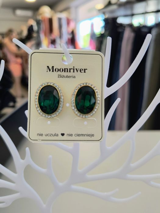 Eleganckie kolczyki z zielonym kamieniem Moonriver