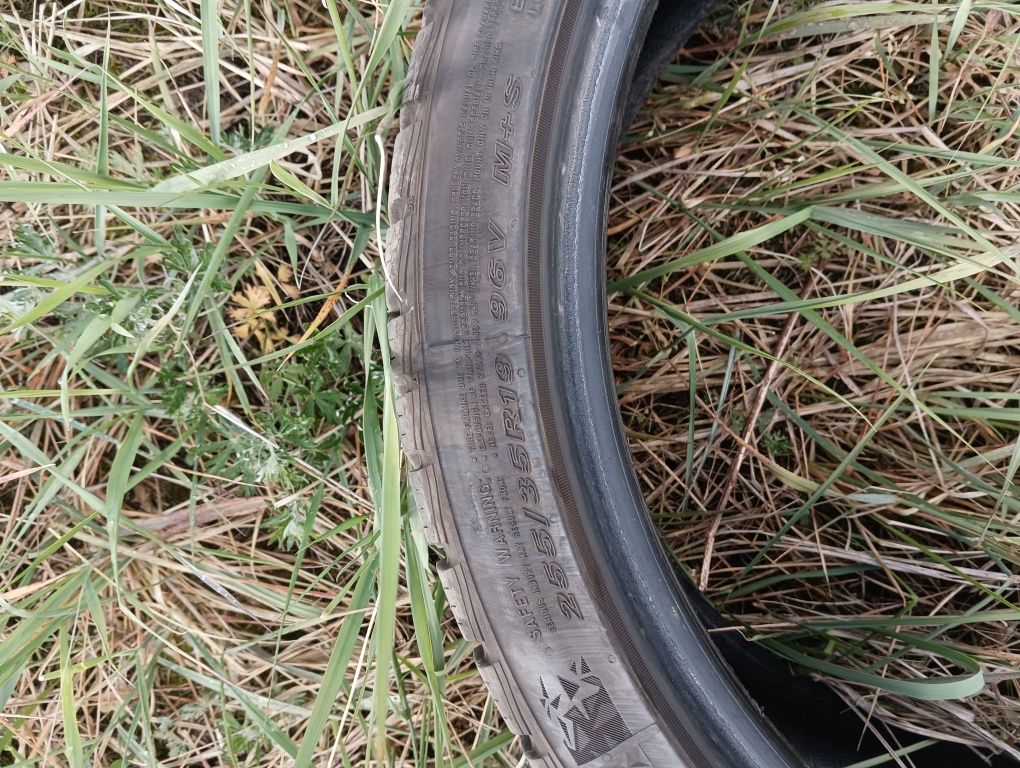 Opona zimowa 255/35R19