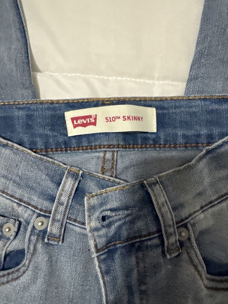 Calcas marca Levis strauss 510 . 10 anos
