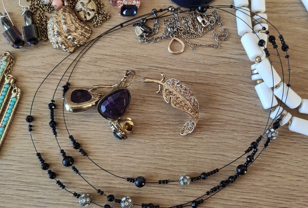 Лот вінтажної біжутерії ціна за все