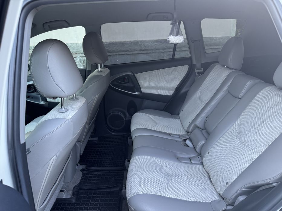 Toyota rav4, electric 42kw запас ходу 150-170км