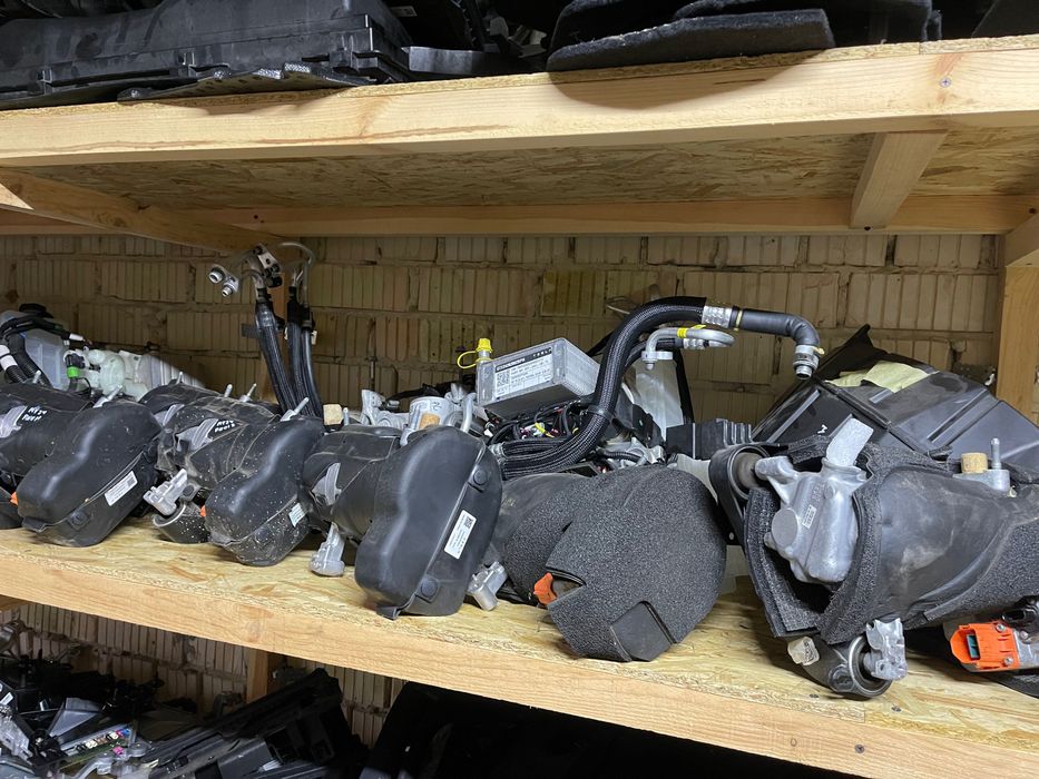 Компресор кондиціонера теплового насоса Tesla 3 Y 21-25