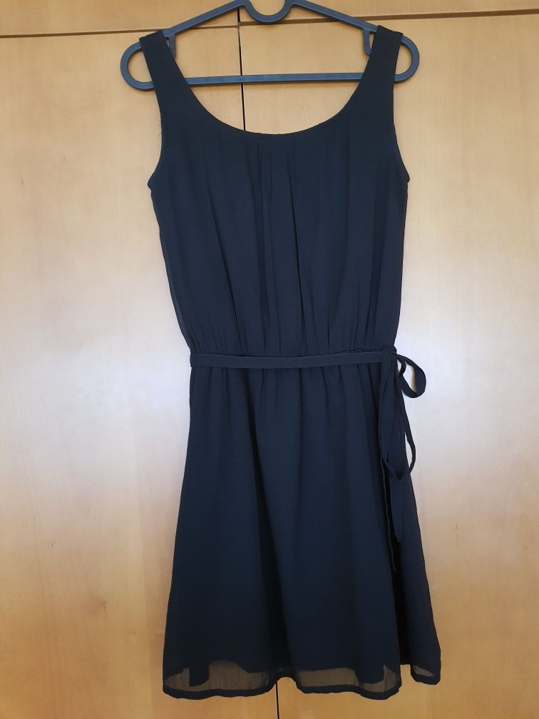 Vestido preto curto