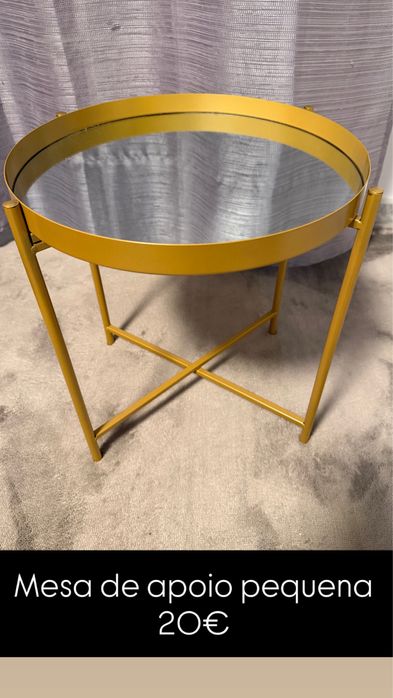 Mesa espelhada dourada