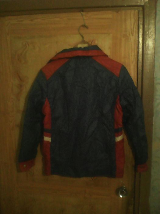Куртка р.38-40 из 100% - ного нейлона.