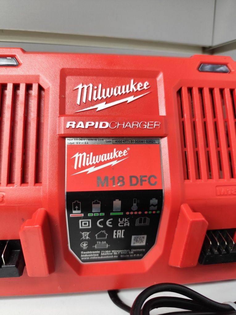 Milwaukee M18 DFC двух портова зарядка Мілвоке
