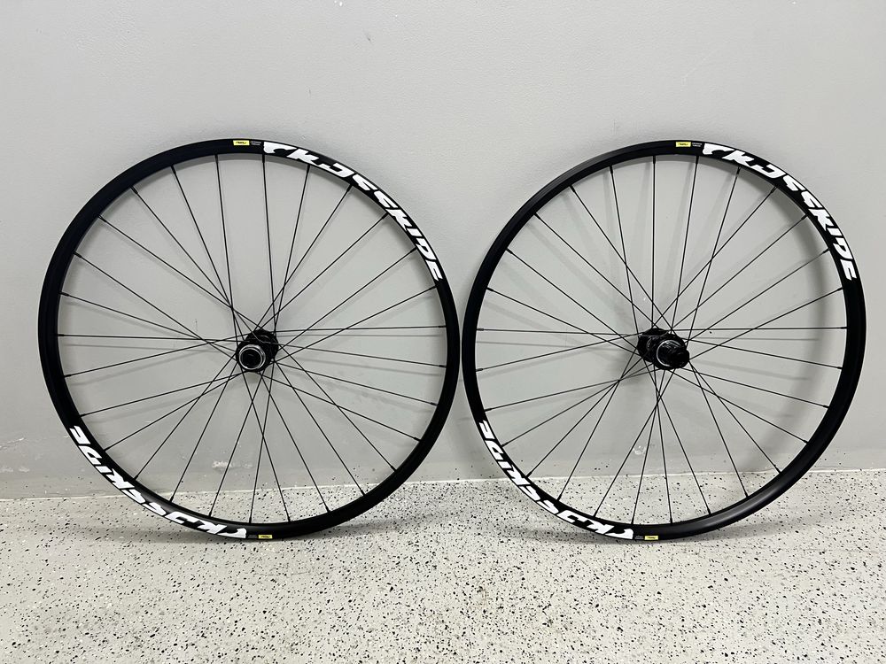 Koła 28 700C GRAVEL maszyny Novatec CL 12x100 12x142 Mavic Sapim