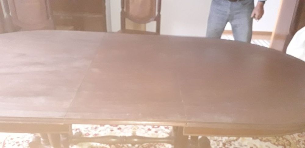 Móveis sala - mesa 10/12 pessoas + 8 cadeiras + louceiro grande