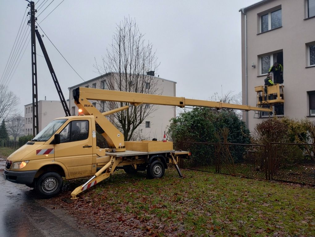 Zwyżka podnośnik koszowy 22 metry wynajem wycinka przycinanie drzew