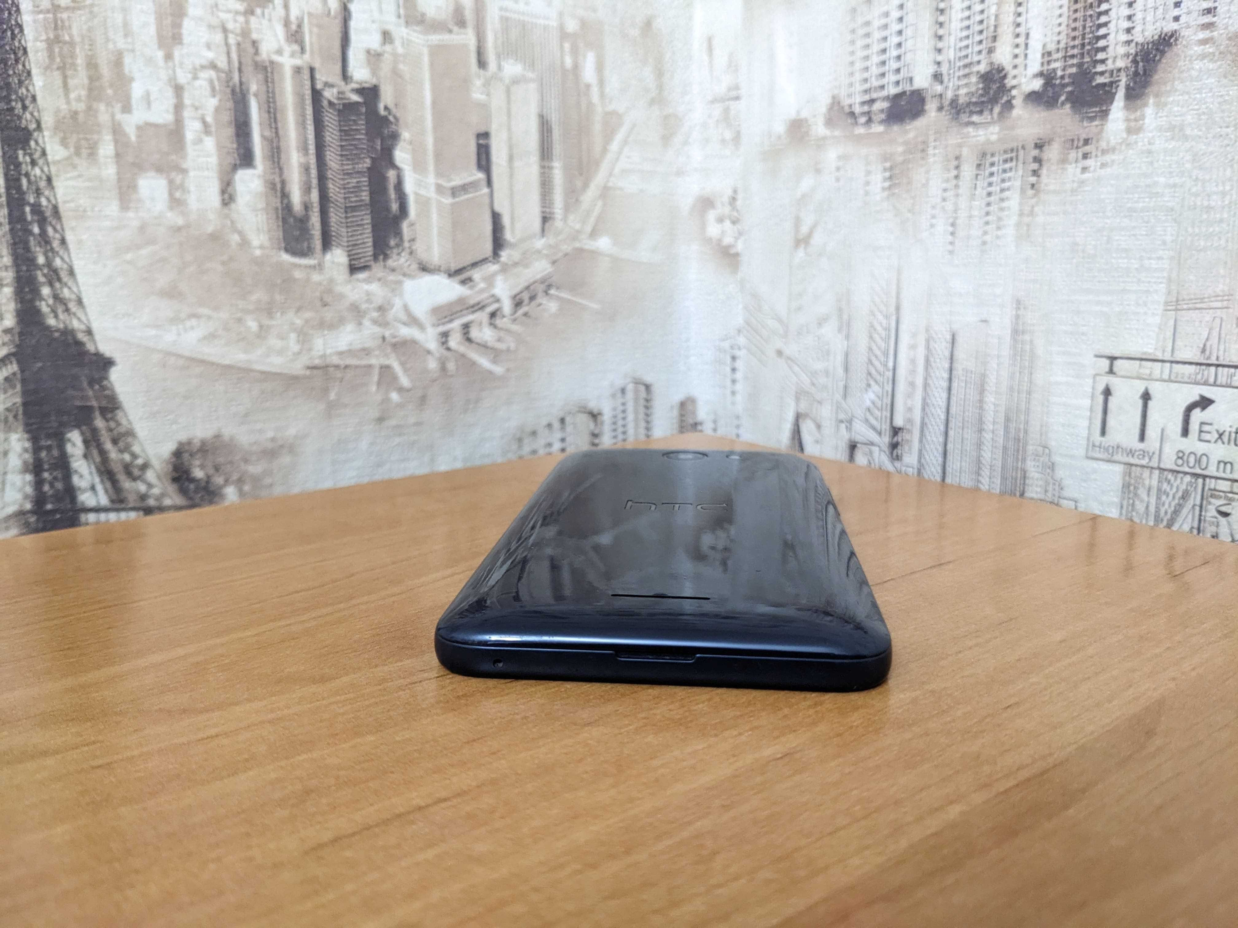 Смартфон HTC Desire 516 Dual Sim