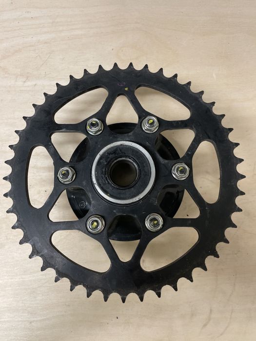 Zebatka tyl ktm duke 125 i 390 wraz z mocowaniem