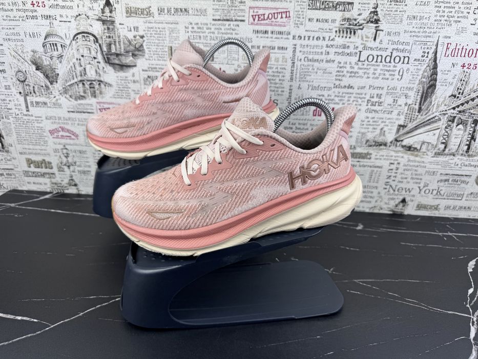 Кросівки Hoka One One Clifton 9 Розмір 40 Взуття