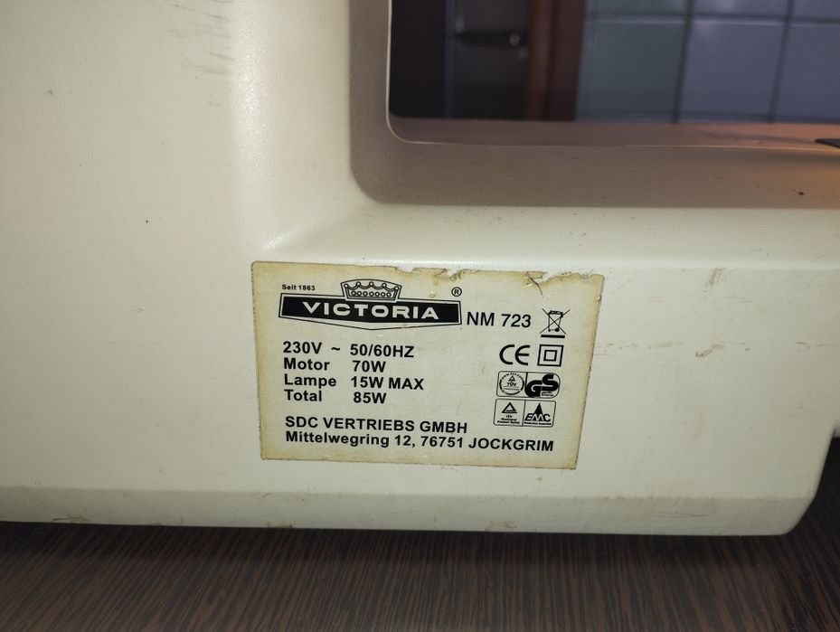 Продам швейну машинку