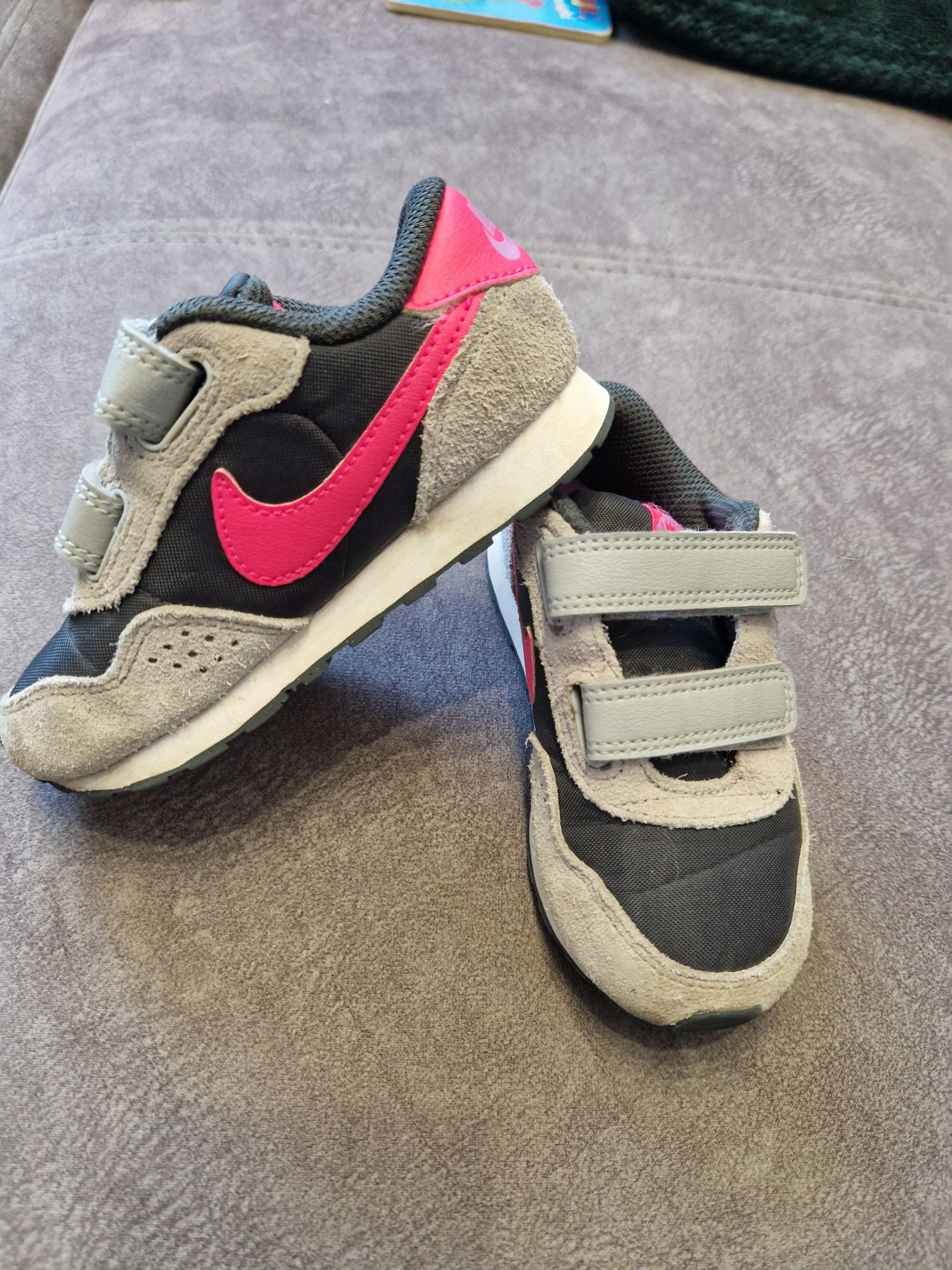 Adidaski na rzepy Nike roz 25