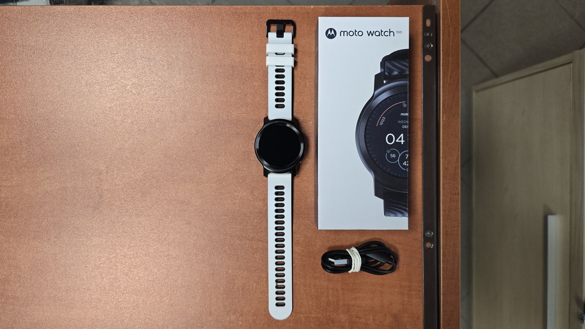 Motorola Moto Watch 100 czarna, stan bdb