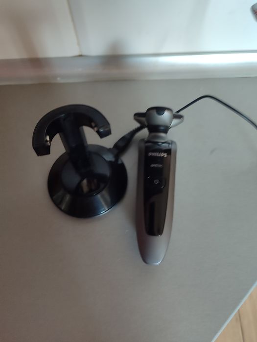 Електро бритва Philips