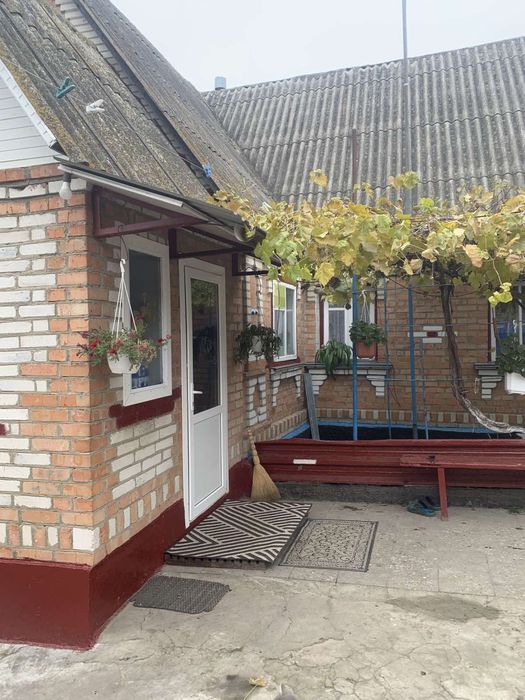 Будинок в селі Байківка-заходь та живи..