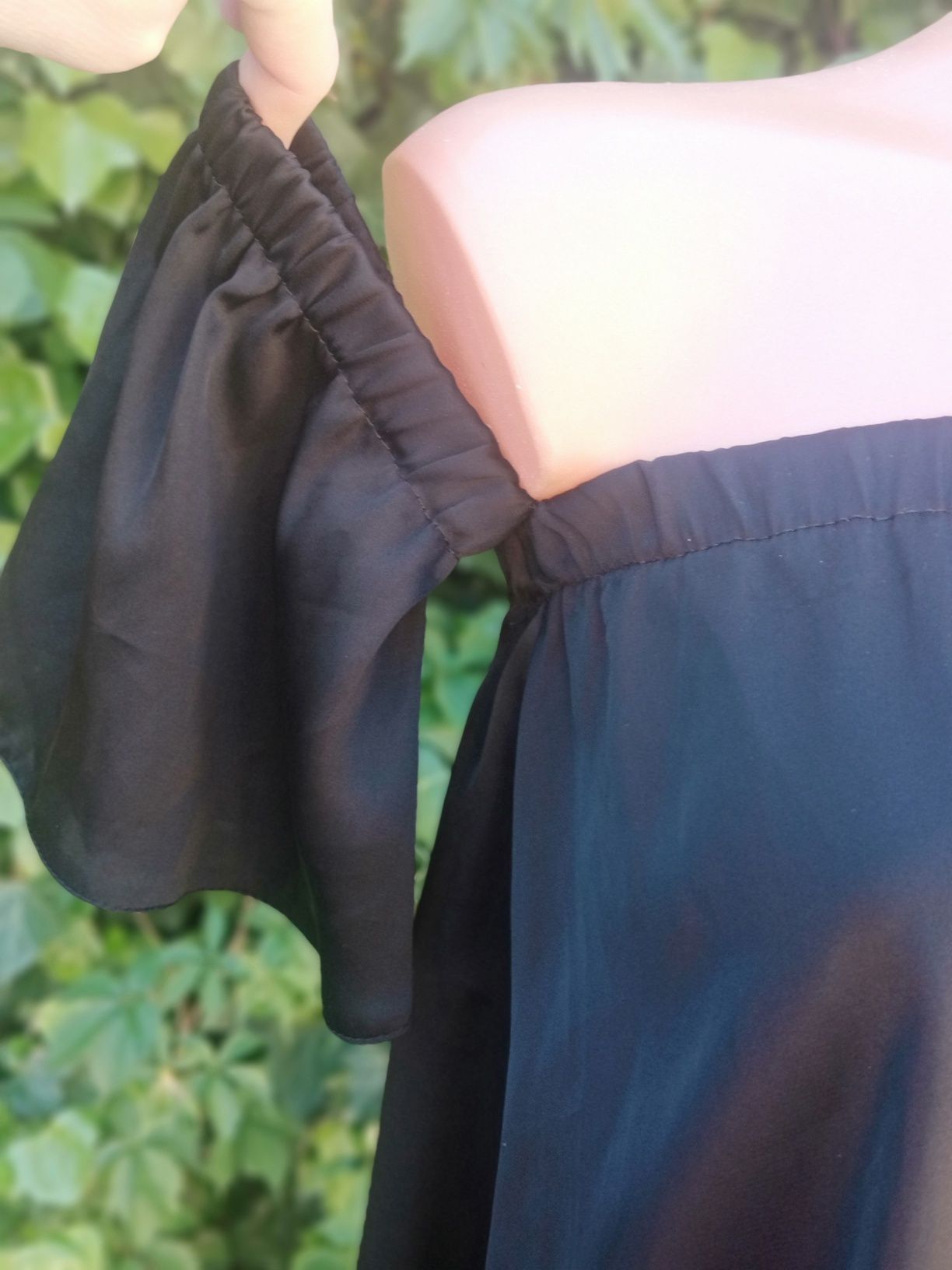 Czarna bluzka damska z odkrytymi ramionami, z krótkim rękawem, rozm 36