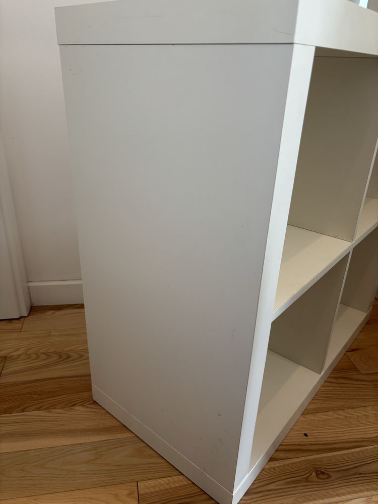 Regał kallax 2x2 Ikea biały + 4 czarne pojemniki