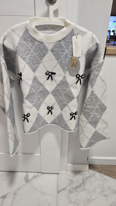 Piękny wełniany sweter now 70% wełnay