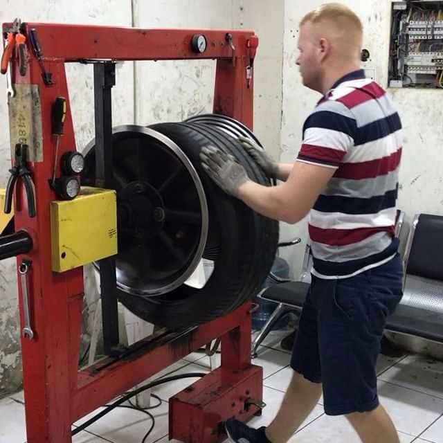Зима Нокіан 295/30/19 Nokian WR зал.95%+інші види