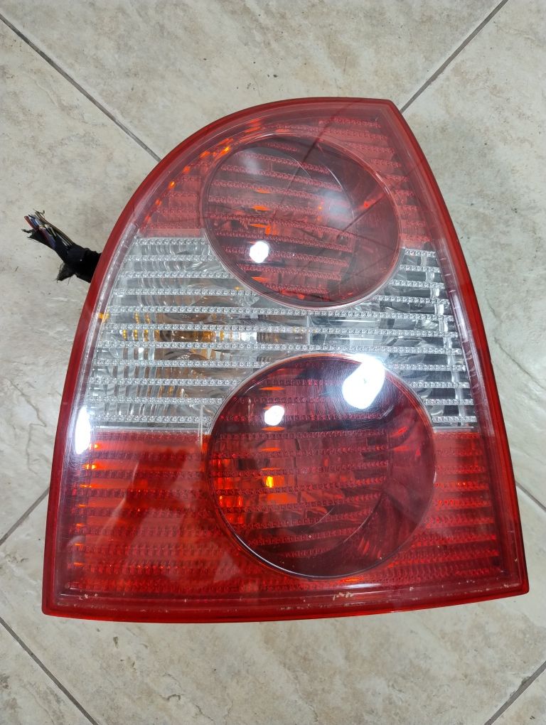 VW Volkswagen Passat B5 lift sedan Europa lampa lewy tył wysyłka OLX