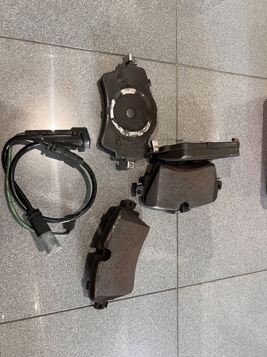 Pastilhas da frente com avisador