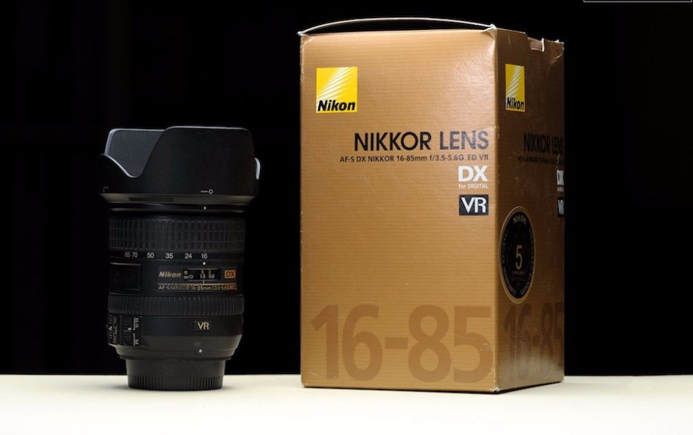 Объектив Nikon AF-S DX Nikkor 16-85mm заводской  комплект.