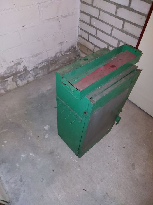 Porzadna szafka metalowa do garażu