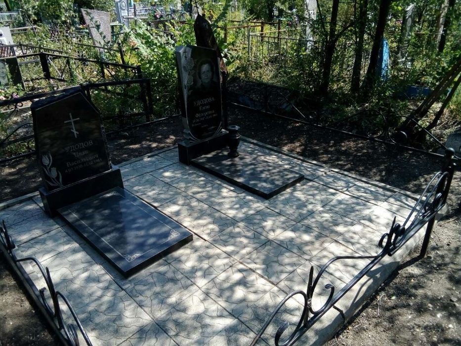 Уборка могил (на кладбище)