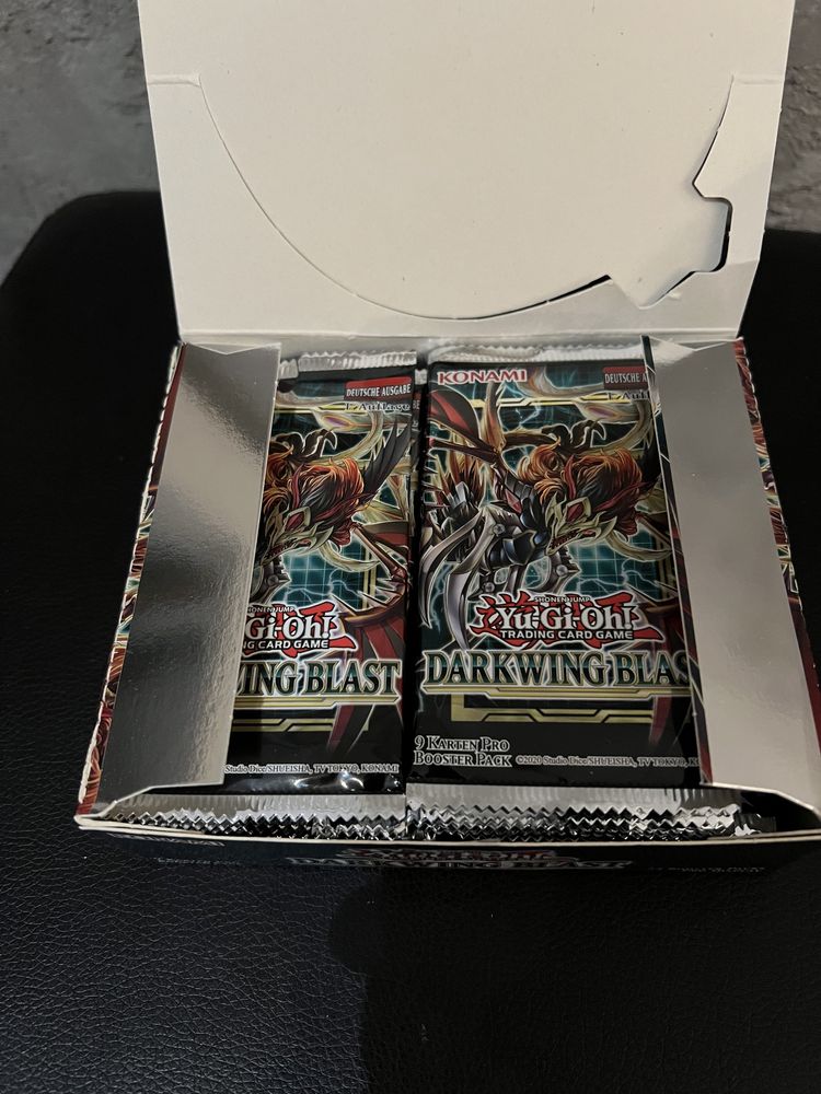 Yu-Gi-Oh! Yugioh karty kolekcjonerskie darkwing blast display