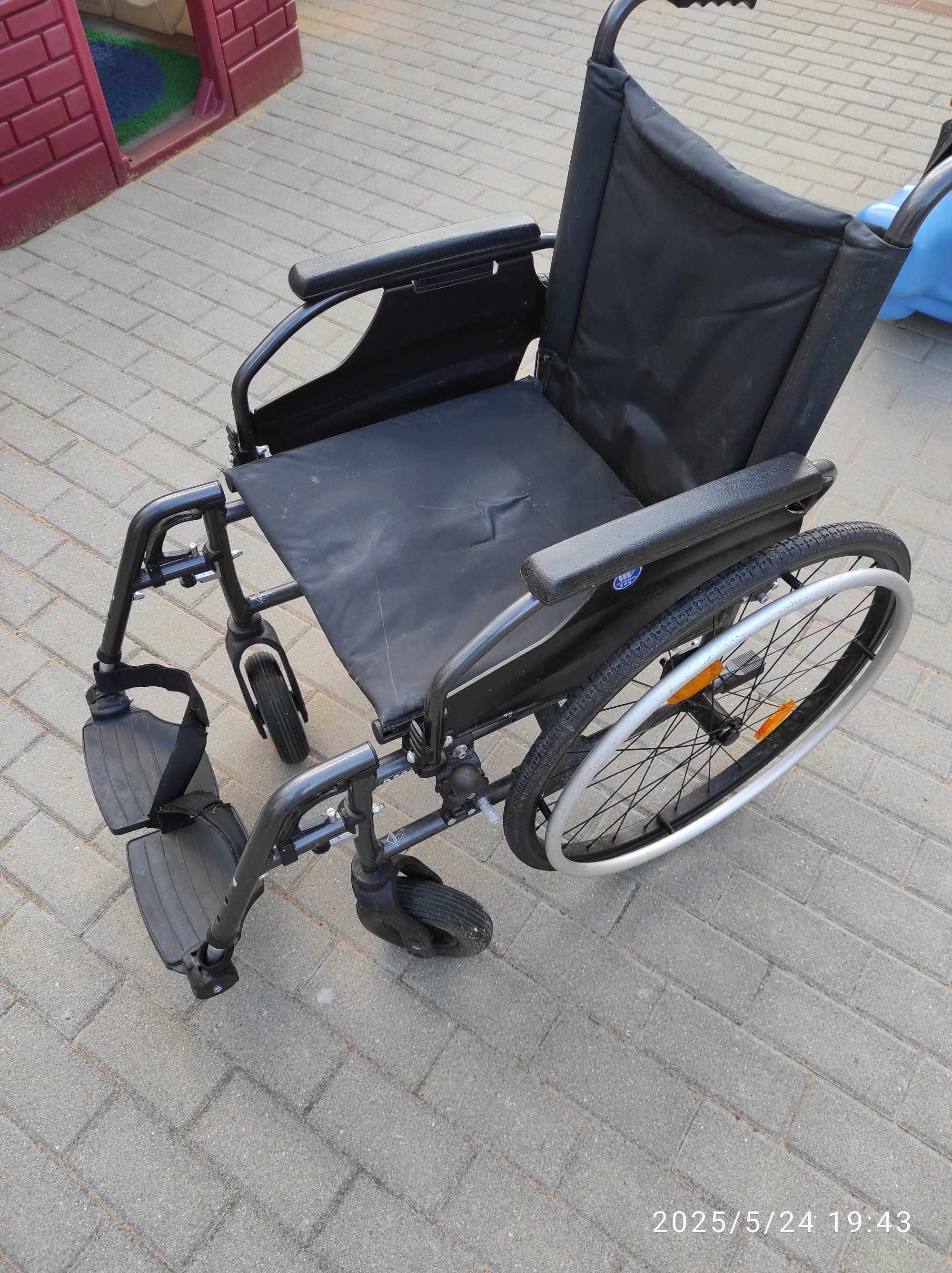 Wózek inwalidzki aluminiowy D200. Waga 14,3 kg