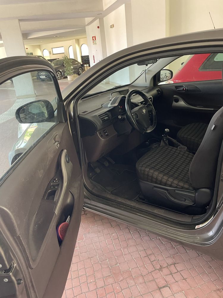 Toyota IQ 2010-1.0