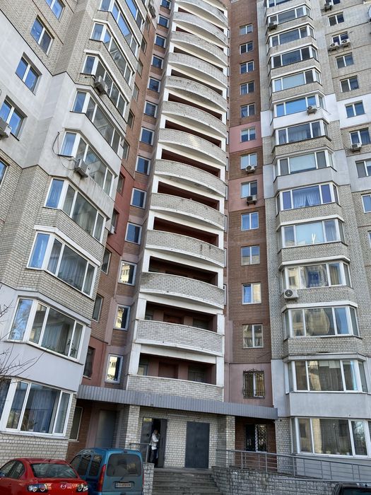 Продам квартиру біля центрального парку Бровари
