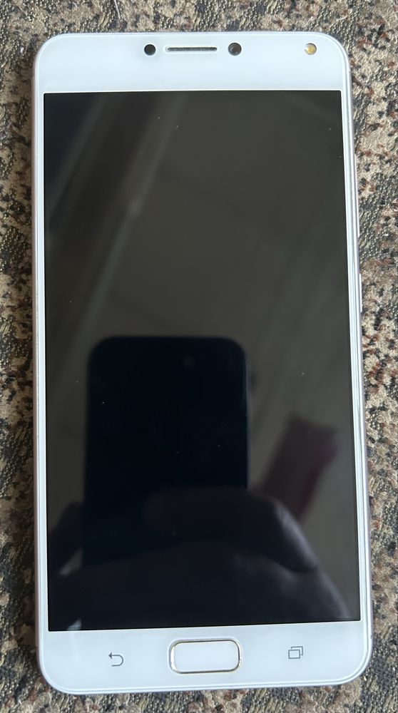 Продам смартфон Asus Zenfone 4 Max