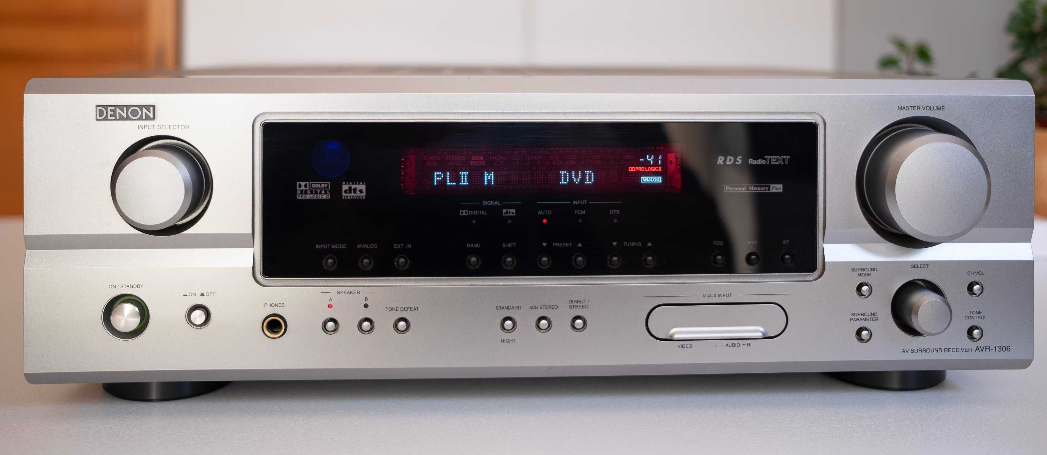 Vendo AV Surround Receiver 
DENON AVR-1306