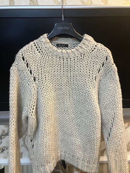 Стильный, теплый свитер, Италия