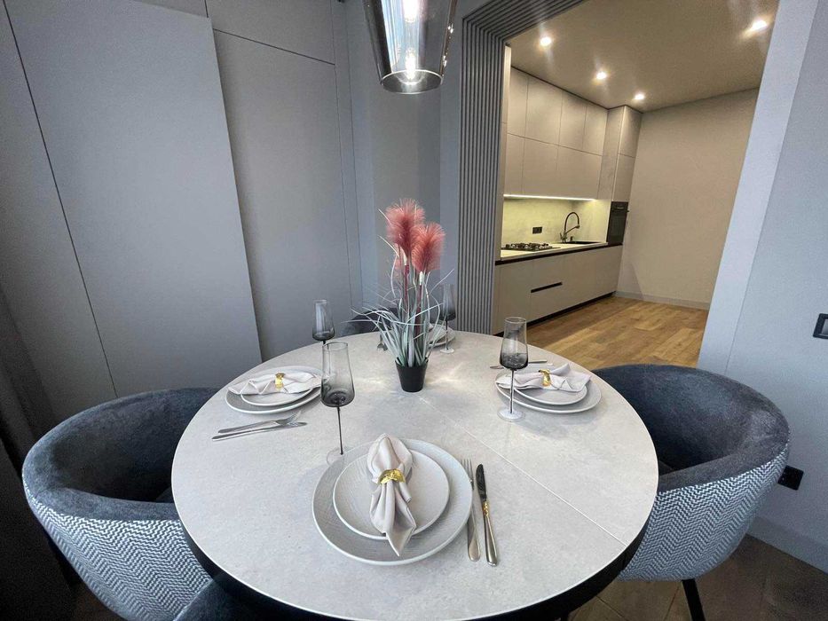 Немовірно світла та красива, двокімнатна квартира, вул. Молодіжна 5