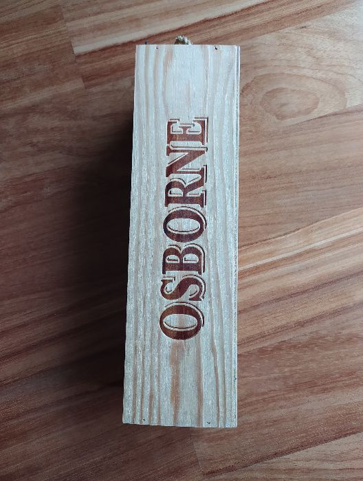 Caixa de madeira e acrílico para vinho do Porto (OSBORNE)