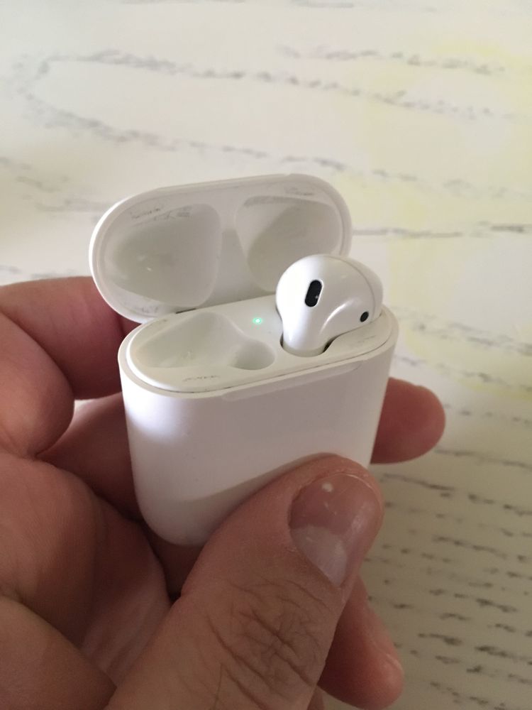 Кейс от наушников AirPods -2 a1602 оригинал