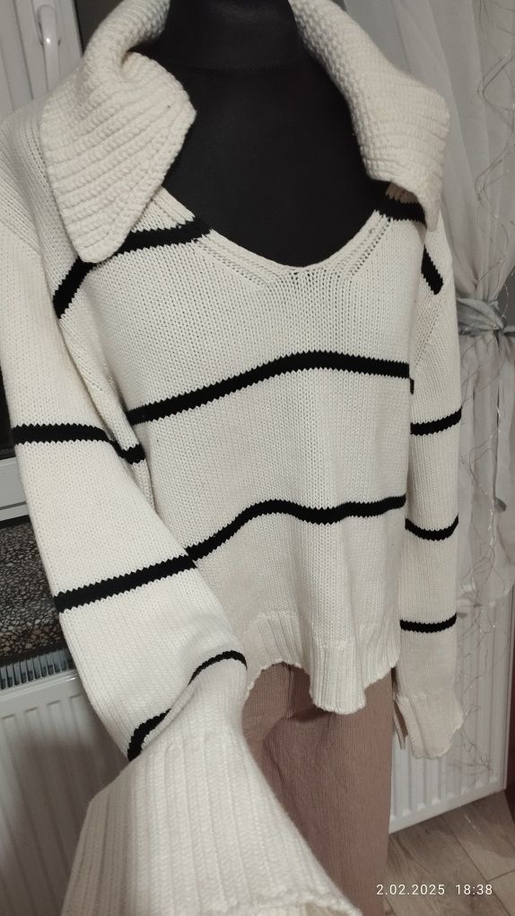 Sweter oversize z kołnierzem szerokie rękawy