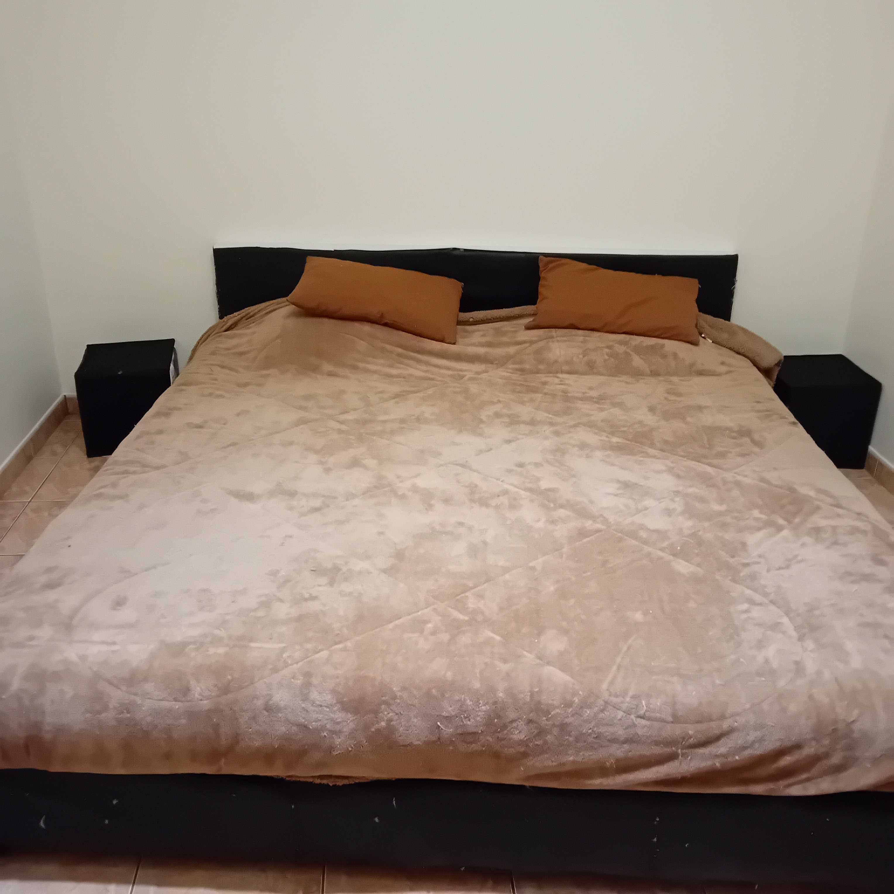 Cama casal (1,80 × 2,00 ) 50€