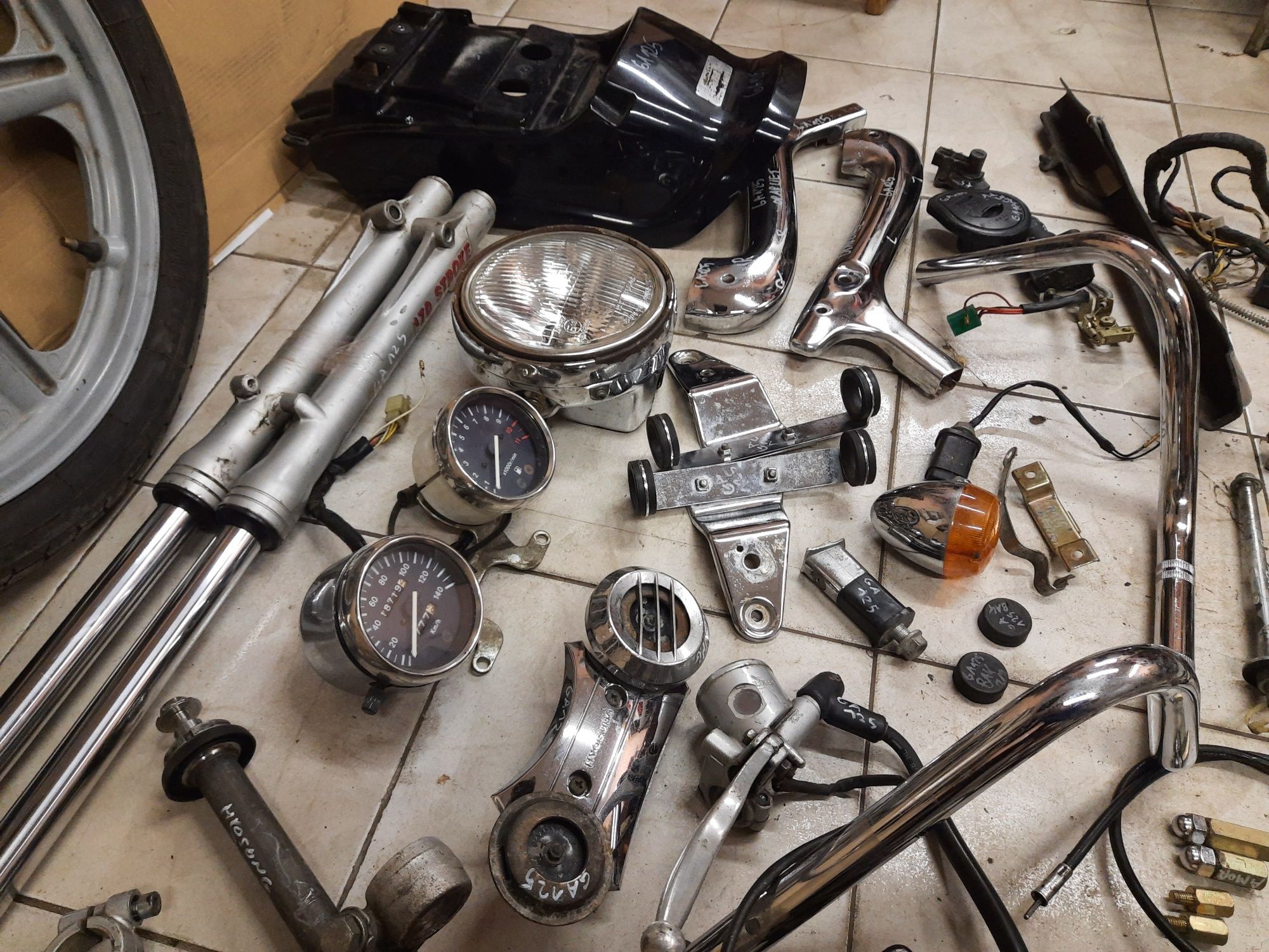 Hyosung GA 125 części cruise 1 koło oś lagi napęd licznik wiązka linki