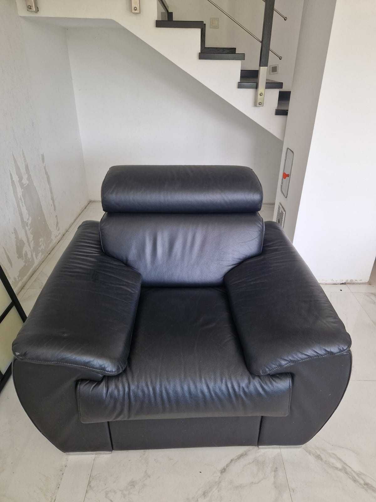 Czarna Skórzana Sofa z kompletem foteli.